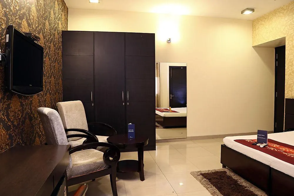 Hotel Fabhotel Cyber Park Gurgaon