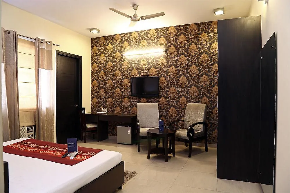 Hotel Fabhotel Cyber Park Gurgaon