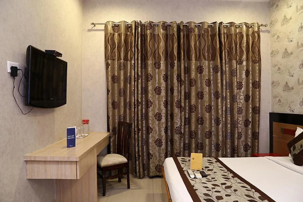 Fabhotel Cyber Park Gurgaon 4*,