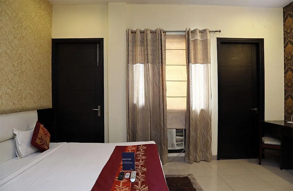 Hotel Fabhotel Cyber Park Gurgaon