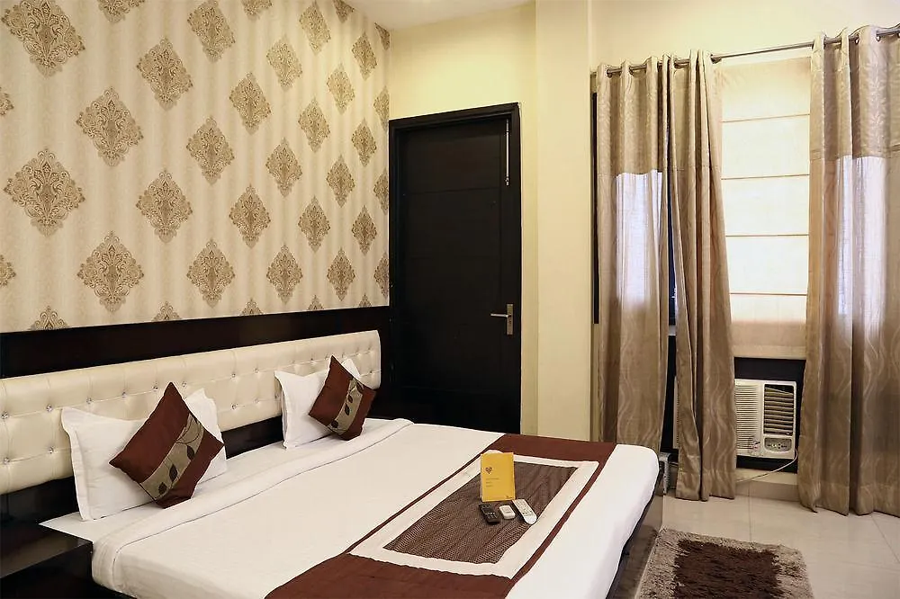 Fabhotel Cyber Park Gurgaon